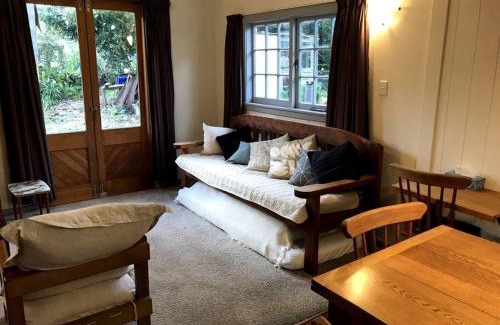Kerikeri House | Kauri post cottage