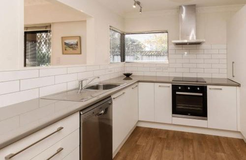 New Plymouth House | Kawaroa Park View - near CBD & coastal walkway