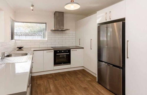 New Plymouth House | Kawaroa Park View - near CBD & coastal walkway