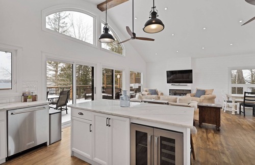Bobcaygeon Cottage | Kawartha Dream Cottage with Hot Tub w/Games House