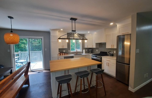 North Kawartha Cottage | Kawartha Forest Spa Cottage w/Hot Tub & Sauna