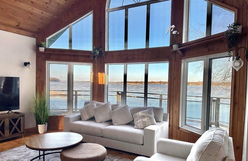 Lindsay Ski Chalet | Kawartha Lakes Waterfront Chalet