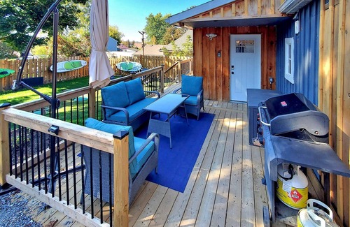 Dunsford Cottage | Kawartha Shores Retreat on Trent Severn Waterway with King suite and hot tub!