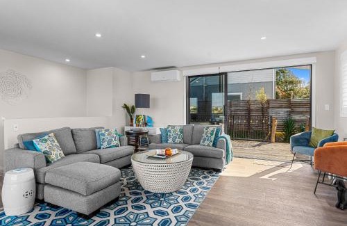 Snells Beach House | Kawau Bay Escape - Snells Beach Holiday Home
