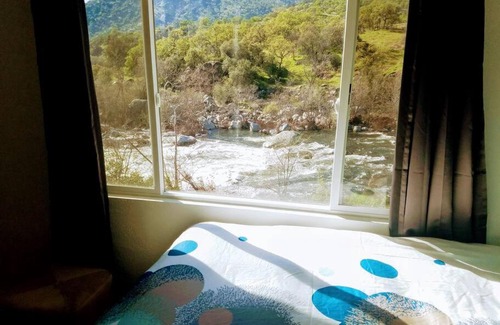 Three Rivers House | *Kaweah River House* - 1/2 Mile to Sequoia Park