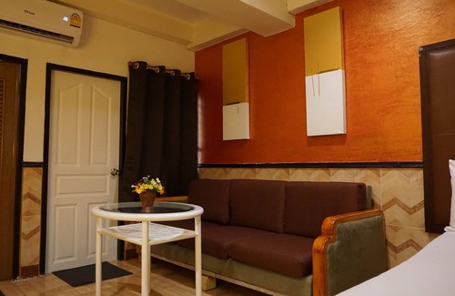 Bang Yi Ruea Hotel | Kaya Place