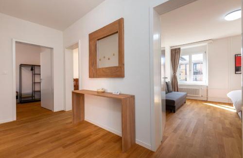 Werd Apartment | KAYA Zurich Apartment 2B - Downtown 2BR Deluxe Apt