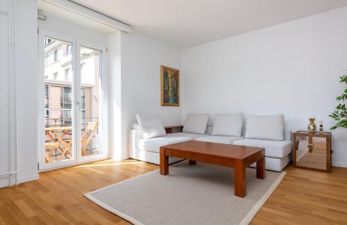 Werd Apartment | KAYA Zurich Apartment 2B - Downtown 2BR Deluxe Apt