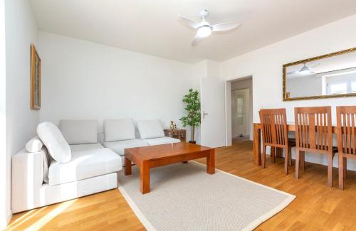 Werd Apartment | KAYA Zurich Apartment 2B - Downtown 2BR Deluxe Apt