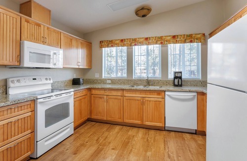 Pinetop Resort | Kayaking, Hiking, Golf & More! 3 Spacious Units, Near Blue Ridge Cave Trail!