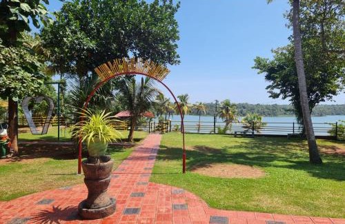 Chirayinkil House | Kayaltheeram Resort & Homestay