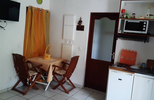 Circuit 1C1 House | KAZ A TI JO, STUDIO FOR RENT NEAR THE BEACH IN THE AIR CONDITIONING WIFI CAMPAIGN