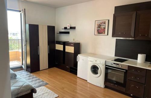 Kazanlak Apartment | Kazanlak CENTRAL Studio Apartment Guesthouse Flat, Glorious Views & Free Parking! Self Check-in, Super place !