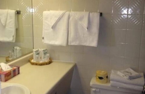 Vars Hotel | KC's Country Inn