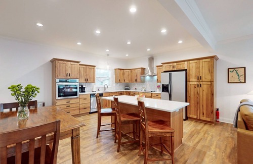 Cadiz House | KC's Sunset Chalet Waterfront Home near Land Between the Lakes National Park
