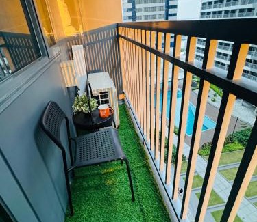 Highway Hills Apartment | KD's Home - Fast WiFi, Netflix , Pool , Karaoke