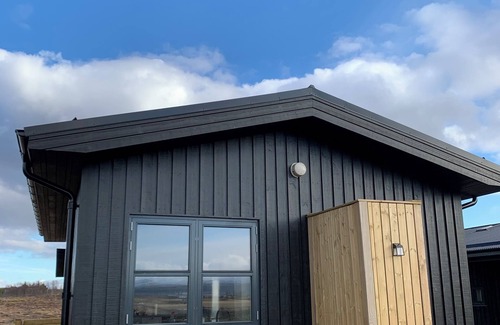 Selfoss Cottage | Kerengi Cottage – Modern Cozy Cabin Built 2024, Heart of Golden Circle Iceland