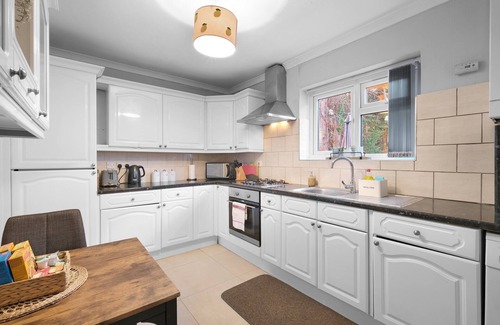 Slough House | Keel Drive Modern 3-Bedroom, 2-Bathroom Home