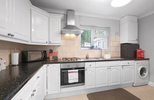 Slough House | Keel Drive Modern 3-Bedroom, 2-Bathroom Home