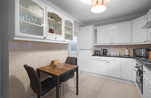 Slough House | Keel Drive Modern 3-Bedroom, 2-Bathroom Home