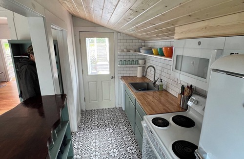 Albion Cottage | Keep it cozy at this peaceful and centrally located coastal cottage.