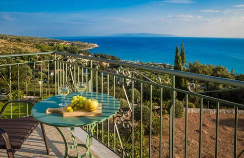 Mousata Apartment | Kefalonia Lourdata, studios with pool, sea view