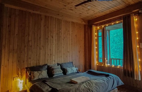 Banjar Bed & Breakfast | Kefi Bakehouse & Stays Tirthan
