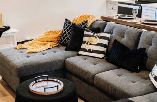 North End Apartment | KEL - The Adora - Downtown