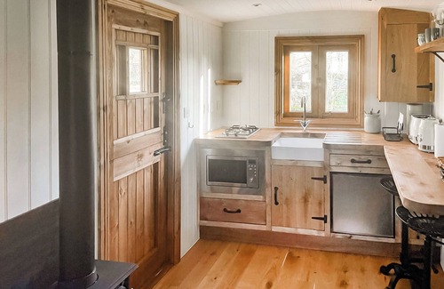 Easterside Apartment | Keldholme Shepherds Hut Two - UK48621
