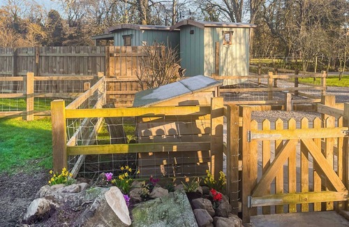 Easterside Apartment | Keldholme Shepherds Hut Two - UK48621