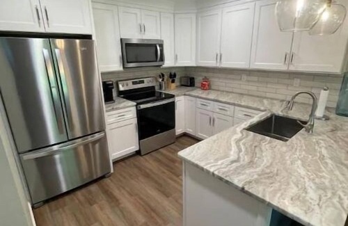 Sandusky Apartment | Kelleys Island Modern Condo