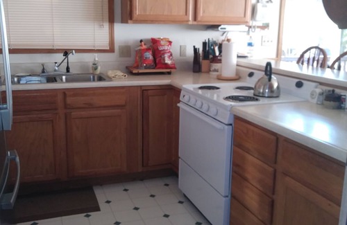 St Ignace House | Kelly Cottage - Lake Michigan - Enough Room for the Entire Family. Pet Friendly