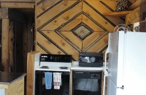 Red Lodge Cabin | Kelly's Rock Creek Cabin. Kids and dogs welcome!