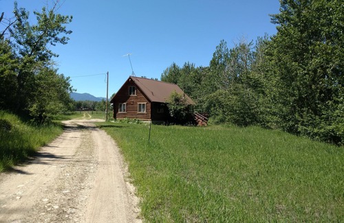 Red Lodge Cabin | Kelly's Rock Creek Cabin. Kids and dogs welcome!