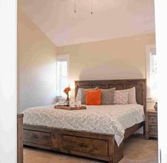 Central Okanagan Bed & Breakfast | Kelowna Bed & Breakfast - CHATHAM HOUSE