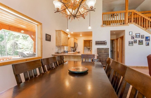 Meadow View Heights Cabin | Kenner Retreat! Fire Pit!