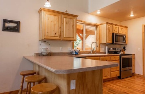 Meadow View Heights Cabin | Kenner Retreat! Fire Pit!