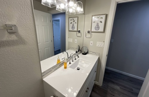 Kent House | Kent-EntireUpperLevel Duplex on Private Street