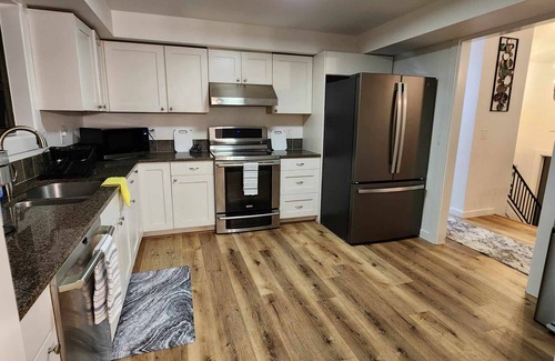 Covington House | Kent Upper Floor! No pets, SEVERE ALLERGIES