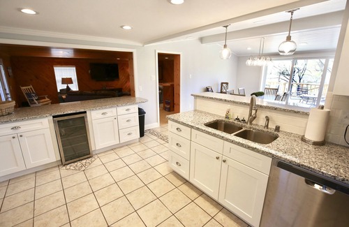 Gilbertsville House | Kentucky Lake 3 Bedrooms, 2 Bath Private Home W/Private Dock.