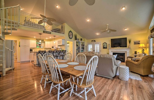 Gilbertsville House | Kentucky Lake House with a Great Outdoor Space!