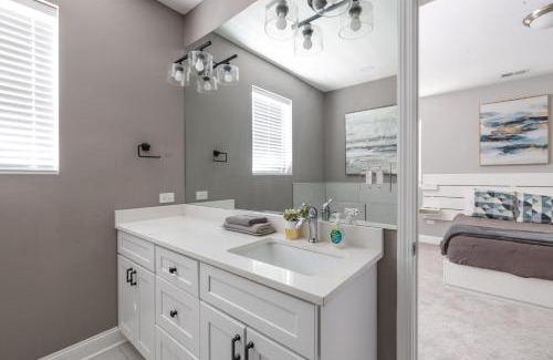 Woodlawn House | Kenwood Apartments, Downtown Hyde Park