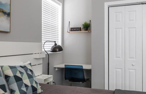Woodlawn House | Kenwood Apartments, Downtown Hyde Park