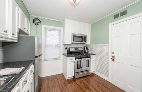 Roselawn Finance Condo | Kenwood Keys Suites for 12!