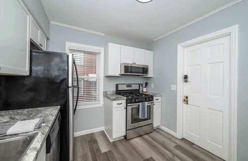 Roselawn Finance Condo | Kenwood Keys Suites for 12!