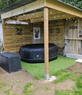 Ploerdut House | Ker Adèle, longère cosy au cœur d'un bois