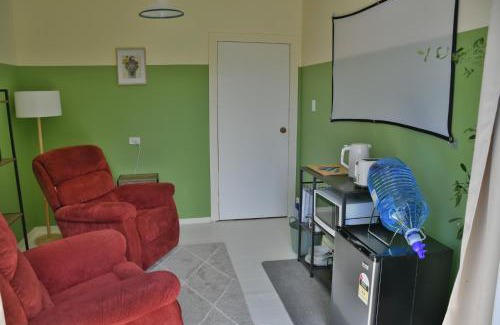 Kerikeri House | Kerikeri Bedroom and Lounge