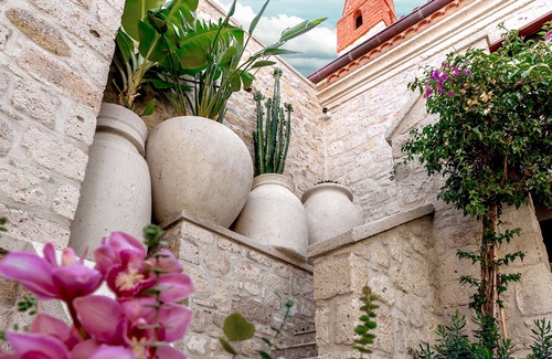 Hacımemis House | KestelINN Alaçatı, An Artful Stay in Nature