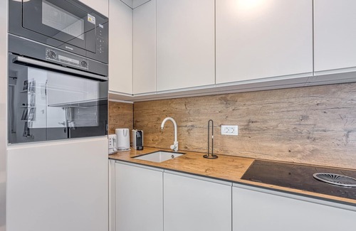 Cancini Apartment | Kestenova/One-Bedroom App with Terrace No.1