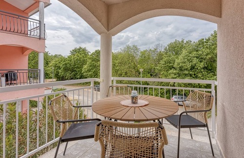 Cancini Apartment | Kestenova/Two-Bedroom App with Balcony No.4